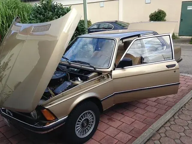 Używany BMW 318 133 KM (97 kW) 1980 Złoty Coupe