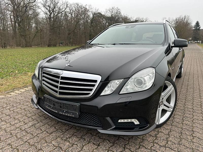 Gebraucht Mercedes E350 AMG line 265 PS (194 kW) 2011 Schwarz Limousine