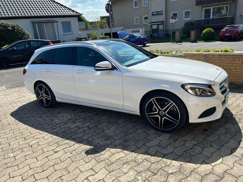 Weiß Gebraucht 2018 Mercedes C180 Kombi | 21.299 € (Fairer Preis) - Bild 1/4