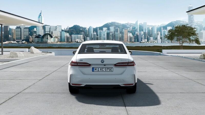 Gebraucht BMW 550e Sport Line 489 PS (359 kW) 2024 Alpinwe uni Limousine