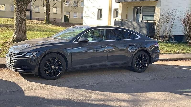 Gebraucht VW Arteon Basis 150 PS (110 kW) 2018 Grau Kleinwagen