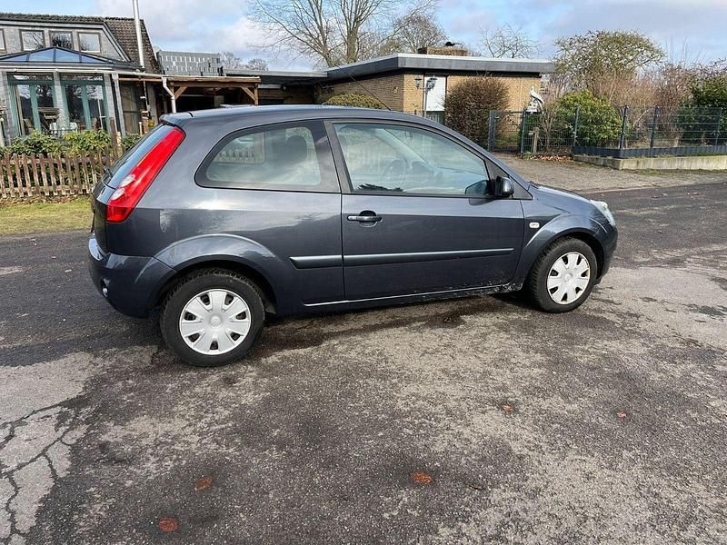 Gebraucht Ford Fiesta 60 PS (44 kW) 2008 Blau Kleinwagen