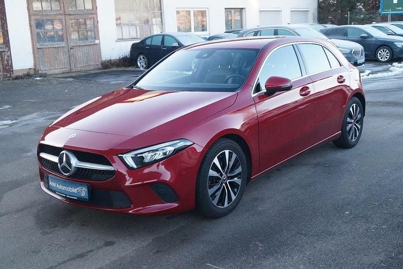 Rot Gebraucht 2022 Mercedes A180 Progressive Limousine | 19.754 € (Guter Preis) - Bild 1/4
