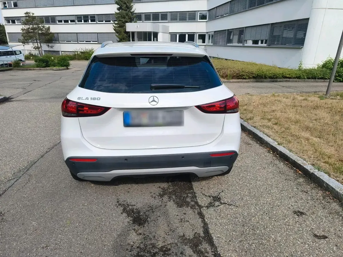 Gebraucht Mercedes GLA180 135 PS (99 kW) 2020 Weiß SUV