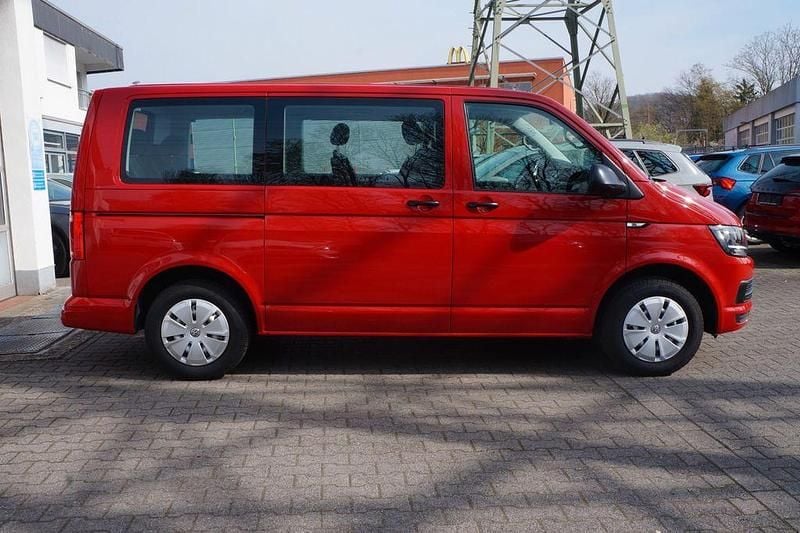 Gebraucht VW Multivan Trendline 150 PS (110 kW) 2019 Rot Van / Kleinbus