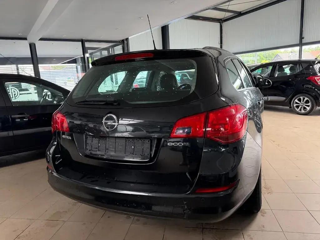 Gebraucht Opel Astra Edition 101 PS (74 kW) 2012 Schwarz Kombi