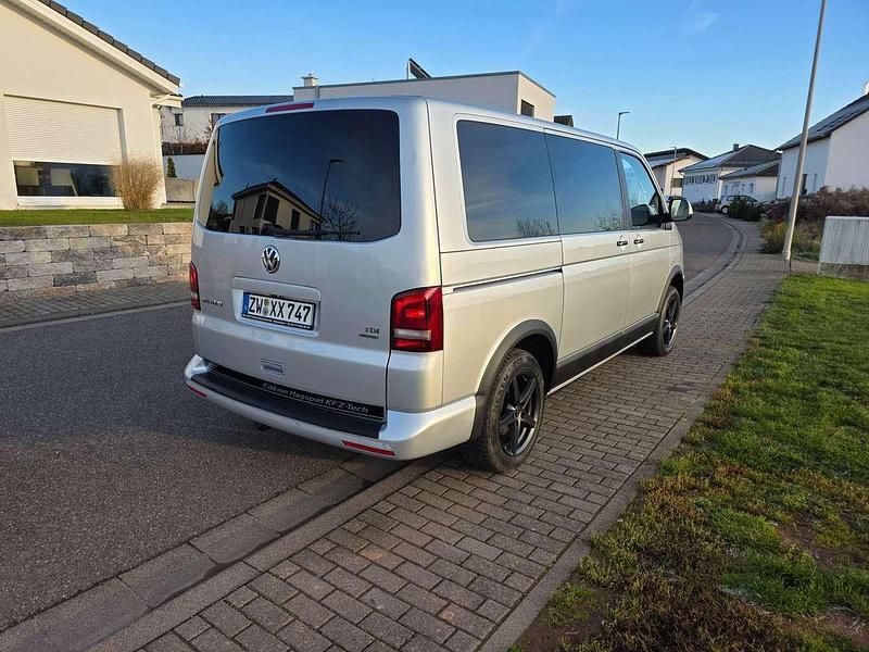 Second-hand VW Multivan Highline 179 CP (131 kW) 2012 Argintiu Monovolum