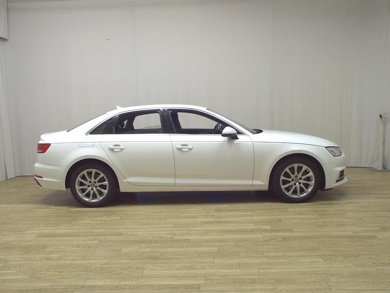 Weiss Gebraucht 2019 Audi A4 Sport Limousine | 15.680 € (Etwas zu teuer) - Bild 1/4