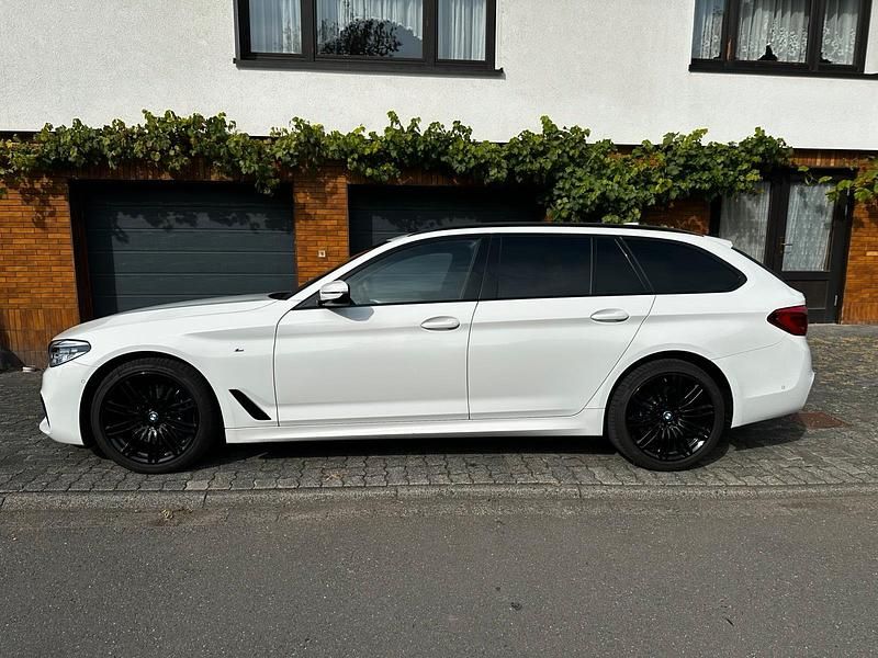 Weiß Gebraucht 2020 BMW 530 Shadowline Kombi | 39.500 € (Teuer) - Bild 1/4