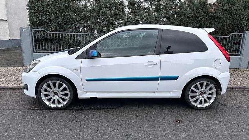 Gebraucht Ford Fiesta ST 150 PS (110 kW) 2008 Frozen white Kleinwagen