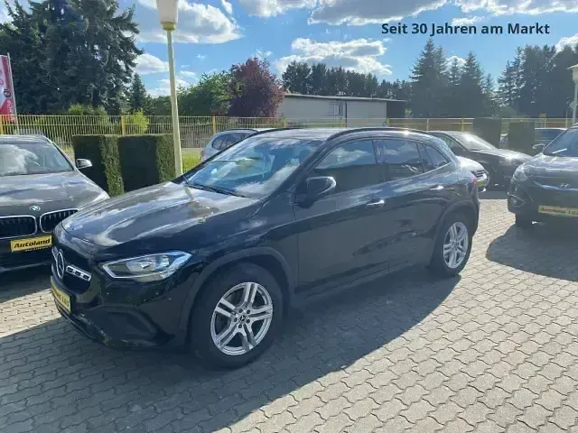 Gebraucht Mercedes GLA220 190 PS (139 kW) 2023 Nachtschwarz SUV
