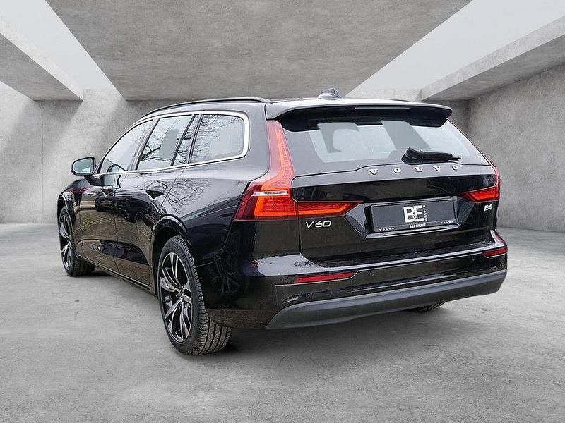 Gebraucht Volvo V60 Core 197 PS (144 kW) 2023 Schwarz Kombi
