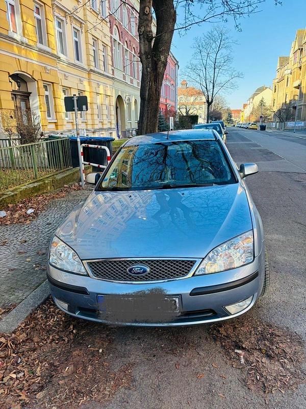Grau Gebraucht 2003 Ford Mondeo Trend Kombi | 2.800 € (Etwas zu teuer) - Bild 1/4
