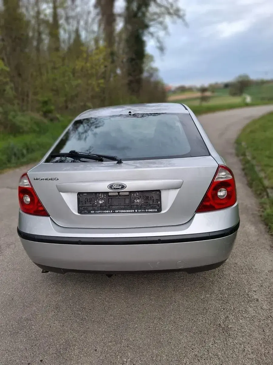 Usado Ford Mondeo 145 CV (106 kW) 2004 Plateado Berlina