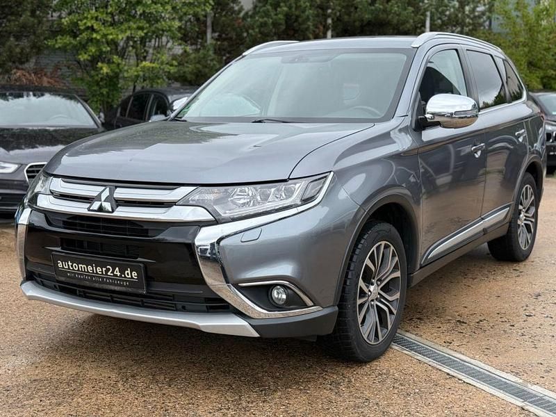 Grau Gebraucht 2017 Mitsubishi Outlander SUV | 17.950 € (Fairer Preis) - Bild 1/4