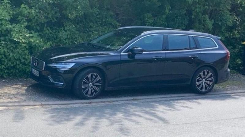Schwarz Gebraucht 2018 Volvo V60 Inscription Kombi | 18.400 € (Fairer Preis) - Bild 1/4