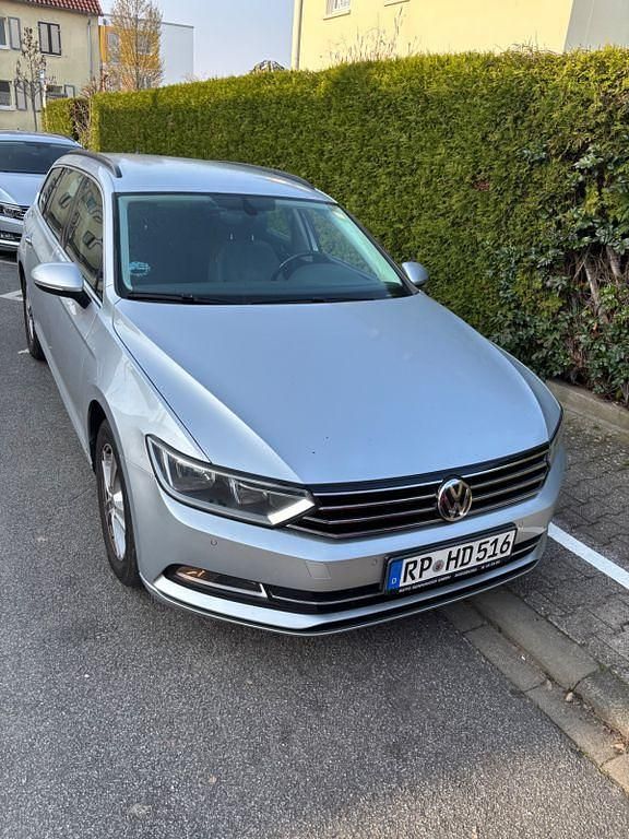Gebraucht VW Passat Comfortline 120 PS (88 kW) 2018 Silber Kombi
