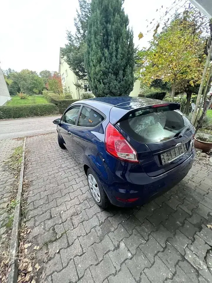 Gebraucht Ford Fiesta Titanium 60 PS (44 kW) 2015 Blau Kleinwagen