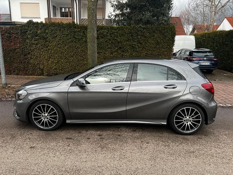 Gebraucht Mercedes A200 Sportline 156 PS (114 kW) 2018 Grau Kleinwagen