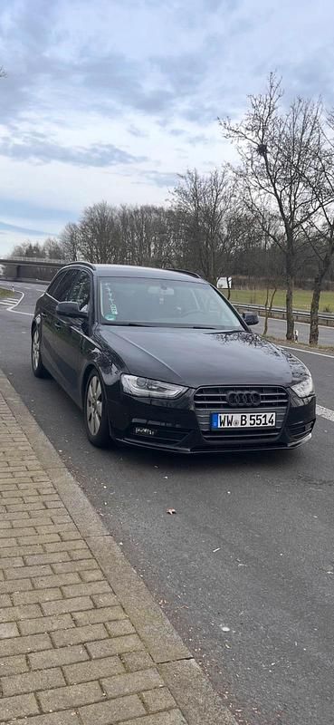 Schwarz Gebraucht 2015 Audi A4 Kombi | 10.000 € (Superpreis) - Bild 1/4