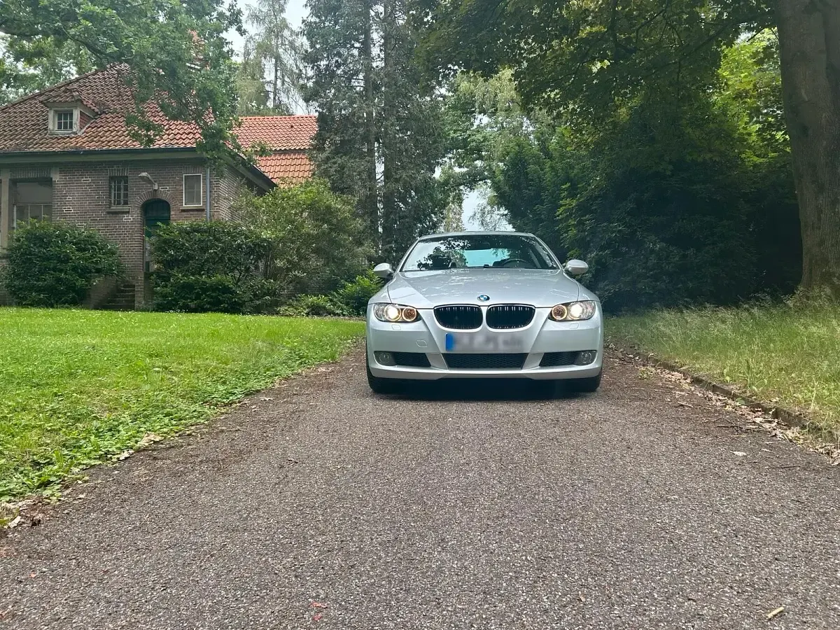 Gebraucht BMW 325 218 PS (160 kW) 2007 Silber Coupé