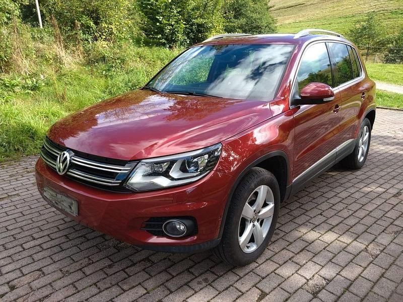 Rot Gebraucht 2012 VW Tiguan Style SUV | 13.499 € (Teuer) - Bild 1/4