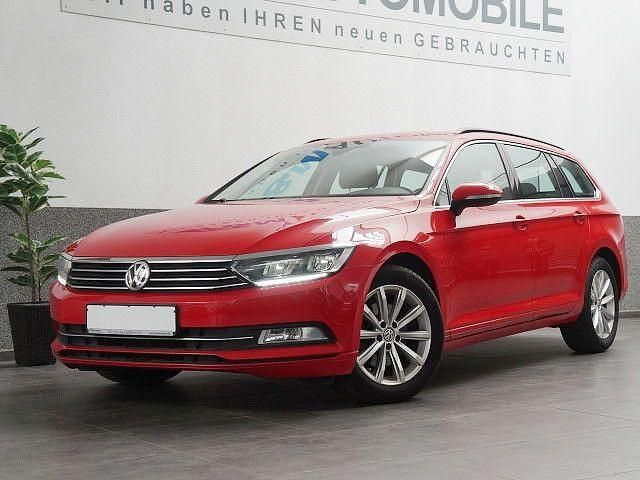 Gebraucht VW Passat Comfortline 120 PS (88 kW) 2018 Rot Kombi