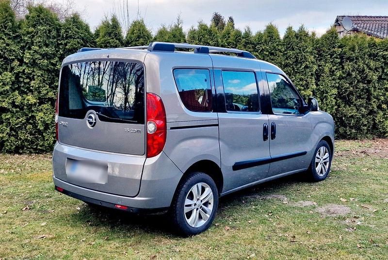 Gebraucht Opel Combo Edition 105 PS (77 kW) 2012 Van / Kleinbus