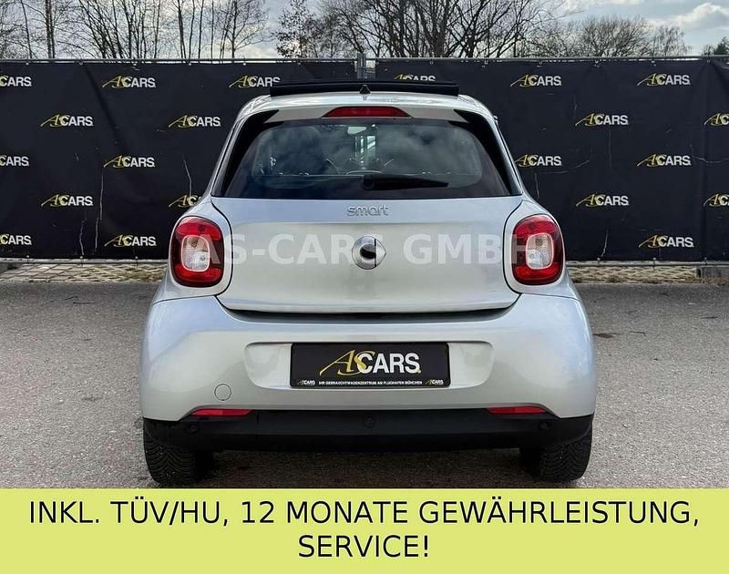 Używany Smart ForFour Passion 90 KM (66 kW) 2016 Srebrny Hatchback