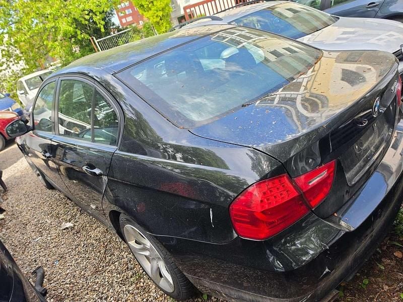 Second-hand BMW 318 143 CP (105 kW) 2009 Negru Berlinǎ