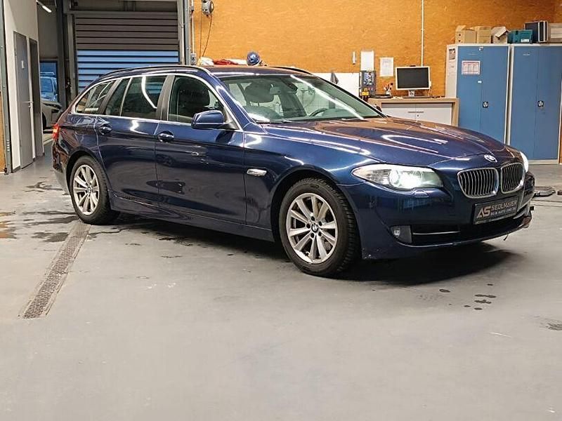 Gebraucht BMW 520 184 PS (135 kW) 2011 Tiefseeblau metallic Kombi