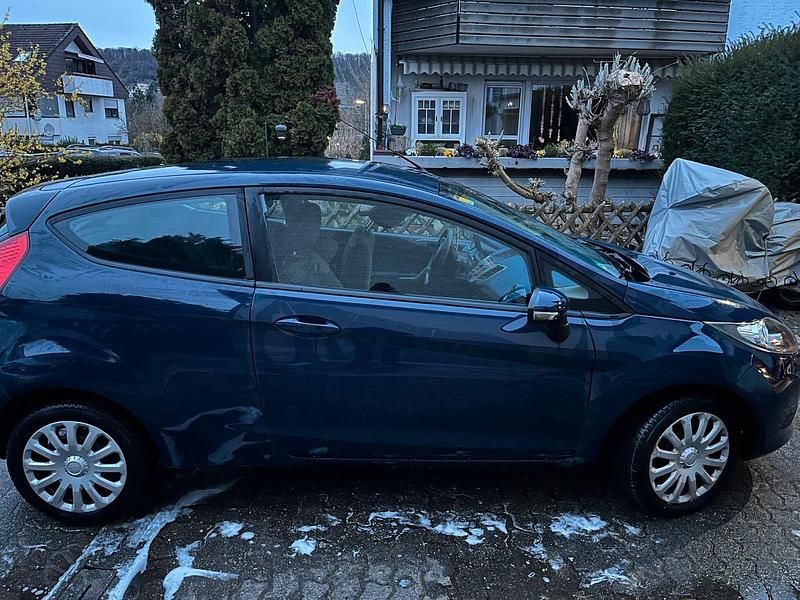 Gebraucht Ford Fiesta Ambiente 60 PS (44 kW) 2009 Blau Kleinwagen