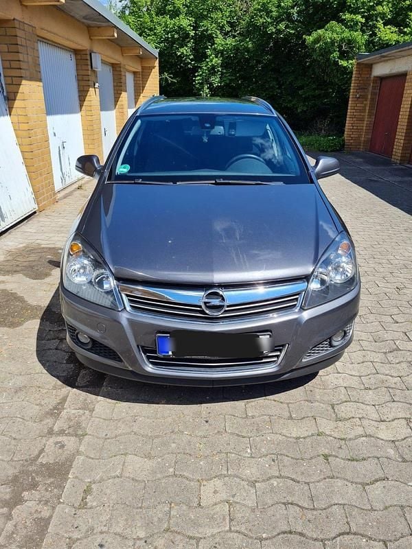 Grau Gebraucht 2010 Opel Astra Edition Kombi | 2.100 € (Guter Preis) - Bild 1/4