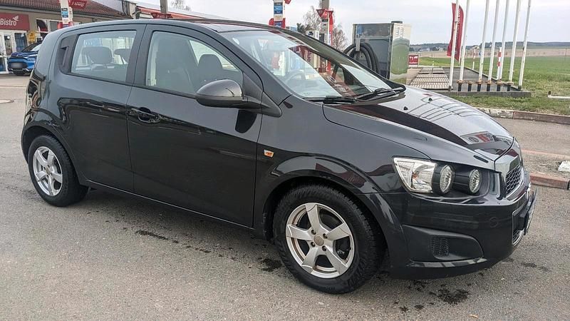 Gebraucht Chevrolet Aveo 101 PS (74 kW) 2011 Schwarz Kleinwagen