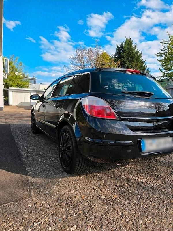 Second-hand Opel Astra 105 CP (77 kW) 2008 Negru Hatchback
