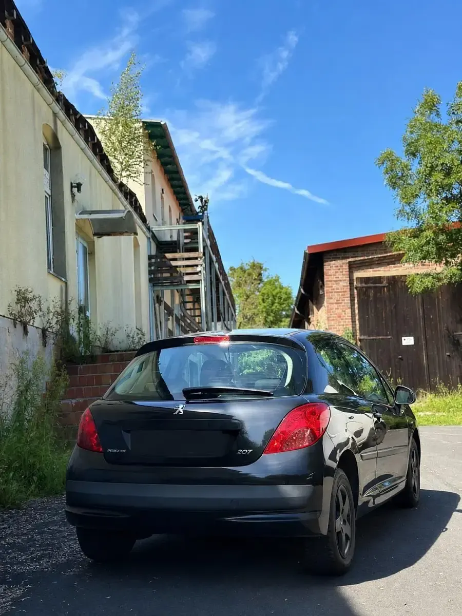 Gebraucht Peugeot 207 75 PS (55 kW) 2009 Schwarz Kleinwagen