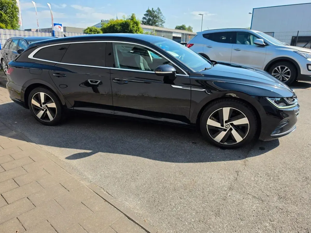 Gebraucht VW Arteon Basis 150 PS (110 kW) 2023 Schwarz Limousine