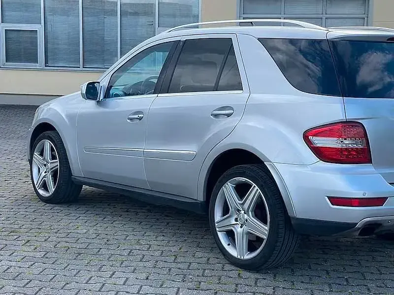 Gebraucht Mercedes ML320 224 PS (164 kW) 2009 Silber SUV