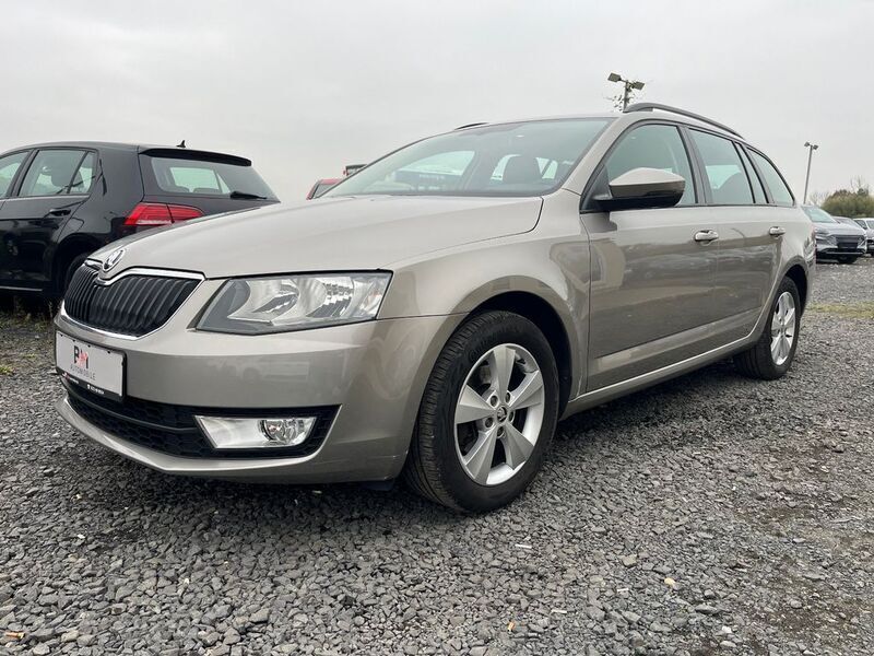 Cappuccinobeige metallic Gebraucht 2016 Skoda Octavia Style Kombi | 11.800 € (Fairer Preis) - Bild 1/4