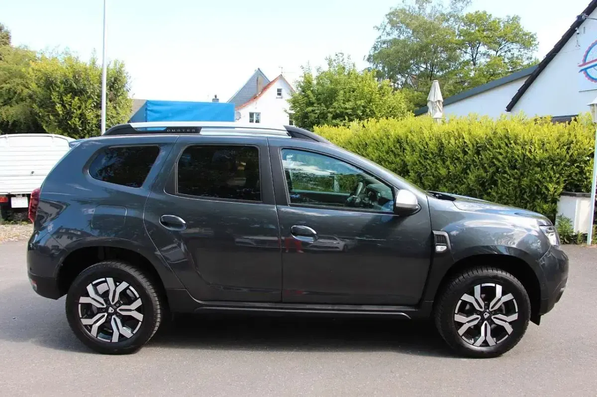 Używany Dacia Duster Prestige 150 KM (110 kW) 2021 Szary SUV