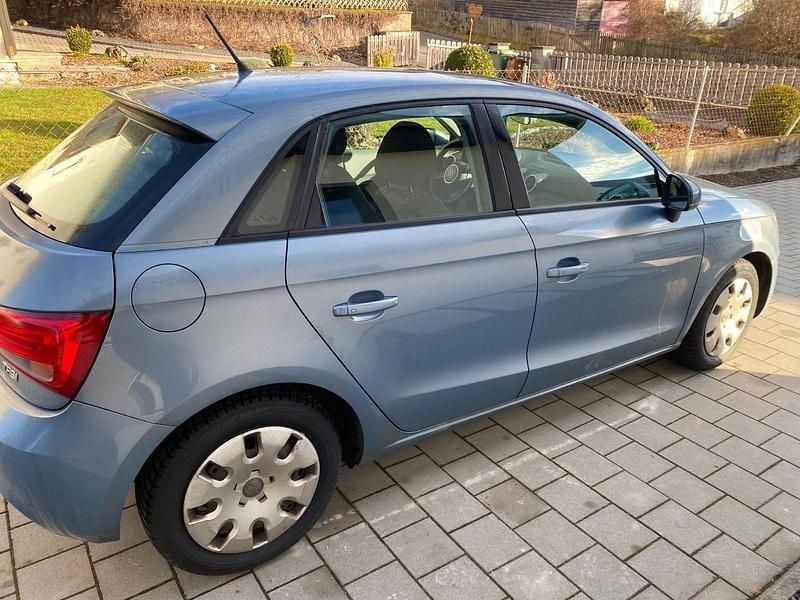 Gebraucht Audi A1 Sportback Attraction 86 PS (63 kW) 2013 Blau Kleinwagen