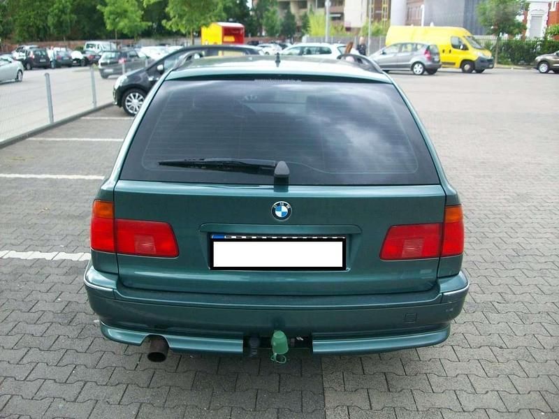 Gebraucht BMW 528 193 PS (141 kW) 1997 Grün Kombi