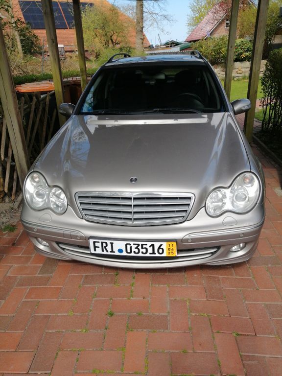 Silber Gebraucht 2004 Mercedes C200 Limousine | 1.800 € - Bild 1/4