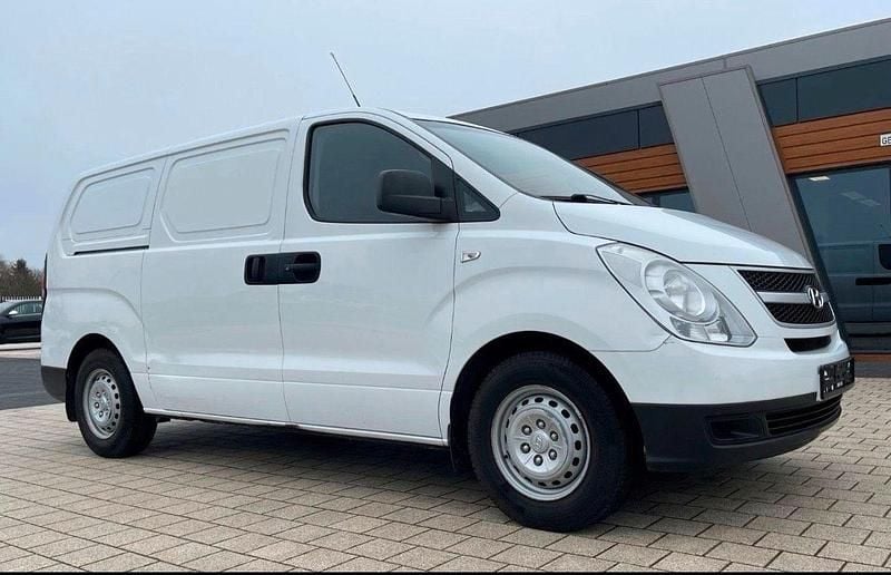 Gebraucht Hyundai H-1 170 PS (125 kW) 2010 Weiß Van / Kleinbus