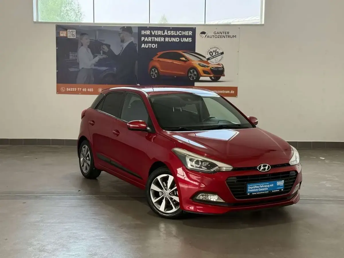 Gebraucht Hyundai i20 101 PS (74 kW) 2017 Rot Kleinwagen