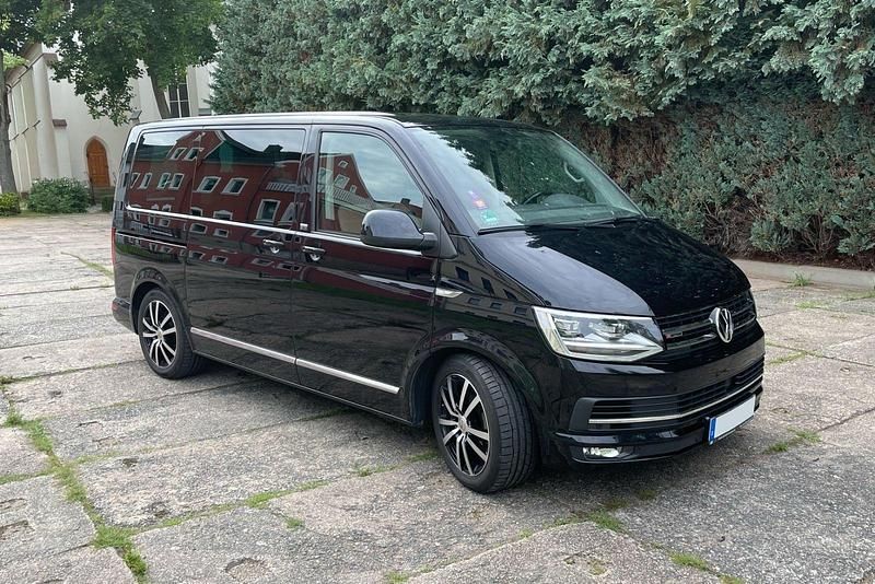 Schwarz Gebraucht 2016 VW T6 Highline Van | 32.400 € (Guter Preis) - Bild 1/4