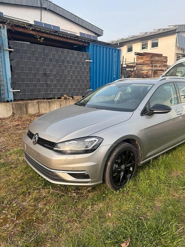 Gebraucht VW Golf VII 150 PS (110 kW) 2017 Gold Kombi