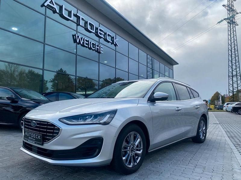 Silber Gebraucht 2023 Ford Focus Limousine | 18.950 € (Guter Preis) - Bild 1/4