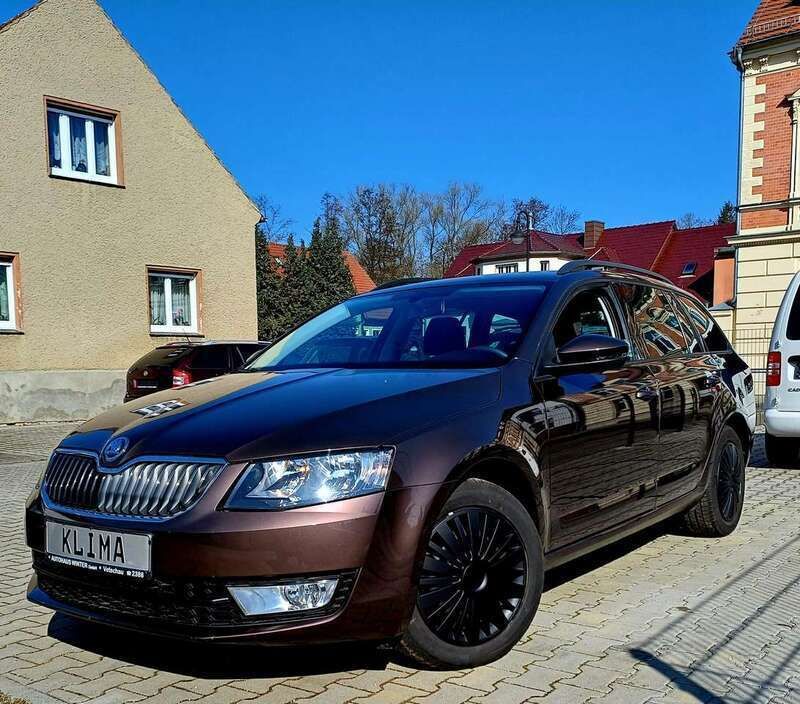 Braun Gebraucht 2013 Skoda Octavia Kombi | 10.333 € (Teuer) - Bild 1/4