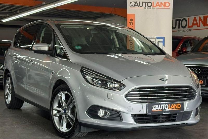 Gebraucht Ford S-MAX Titanium 239 PS (175 kW) 2017 Silber Van / Kleinbus